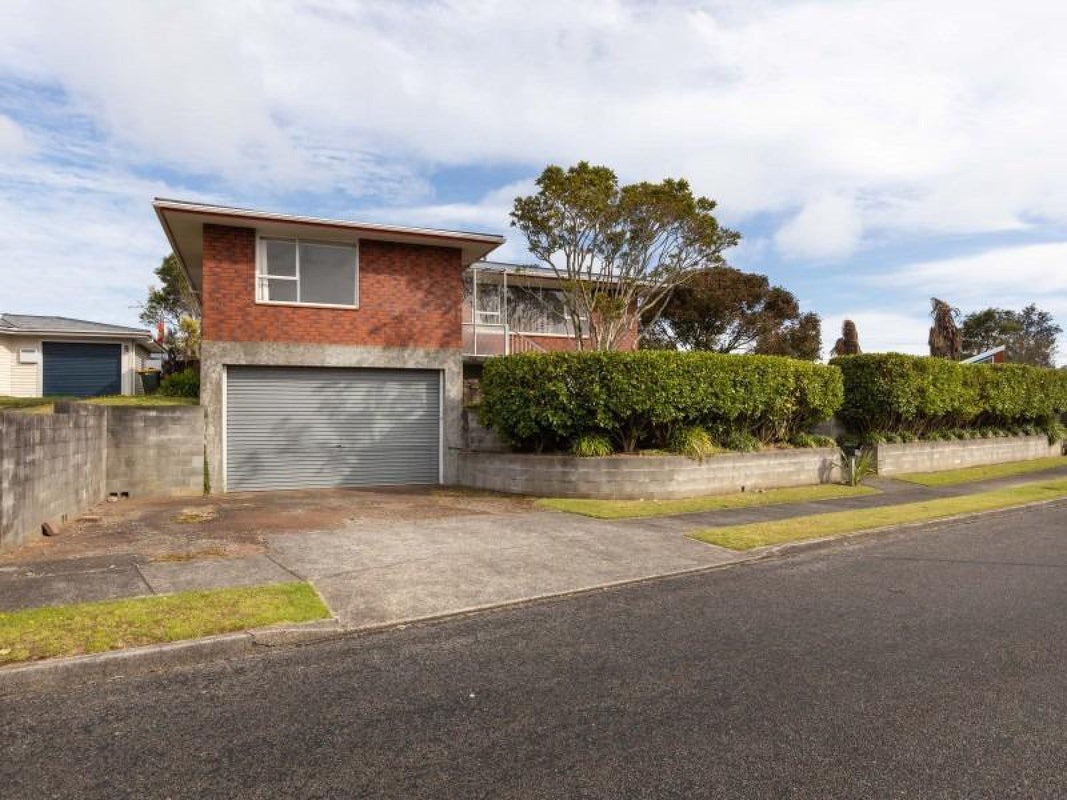6 Harriet Place, Spotswood, New Plymouth - Carousel 1