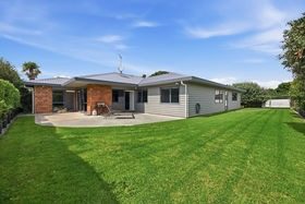 26 Manor Park Drive, Pyes Pa, Tauranga - Carousel 2