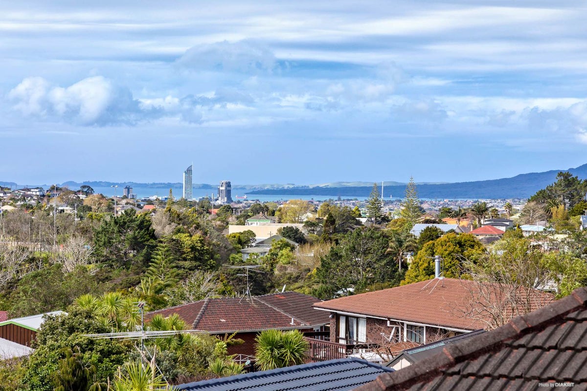 2/145 Mokoia Road, Birkenhead, Auckland - Carousel 2