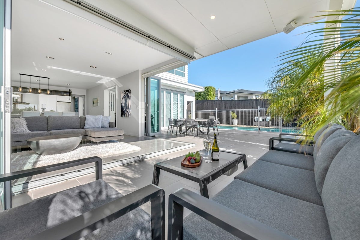 32 Intrepid Crescent, Beachlands, Auckland - Carousel 2