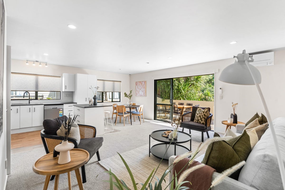 4 Awaroa Road, Sunnyvale, Auckland - Carousel 1