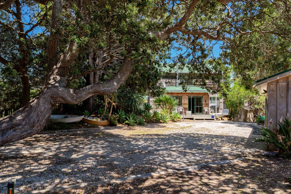 10 Pohutukawa Place, Mangawhai Heads, Mangawhai - Carousel 1