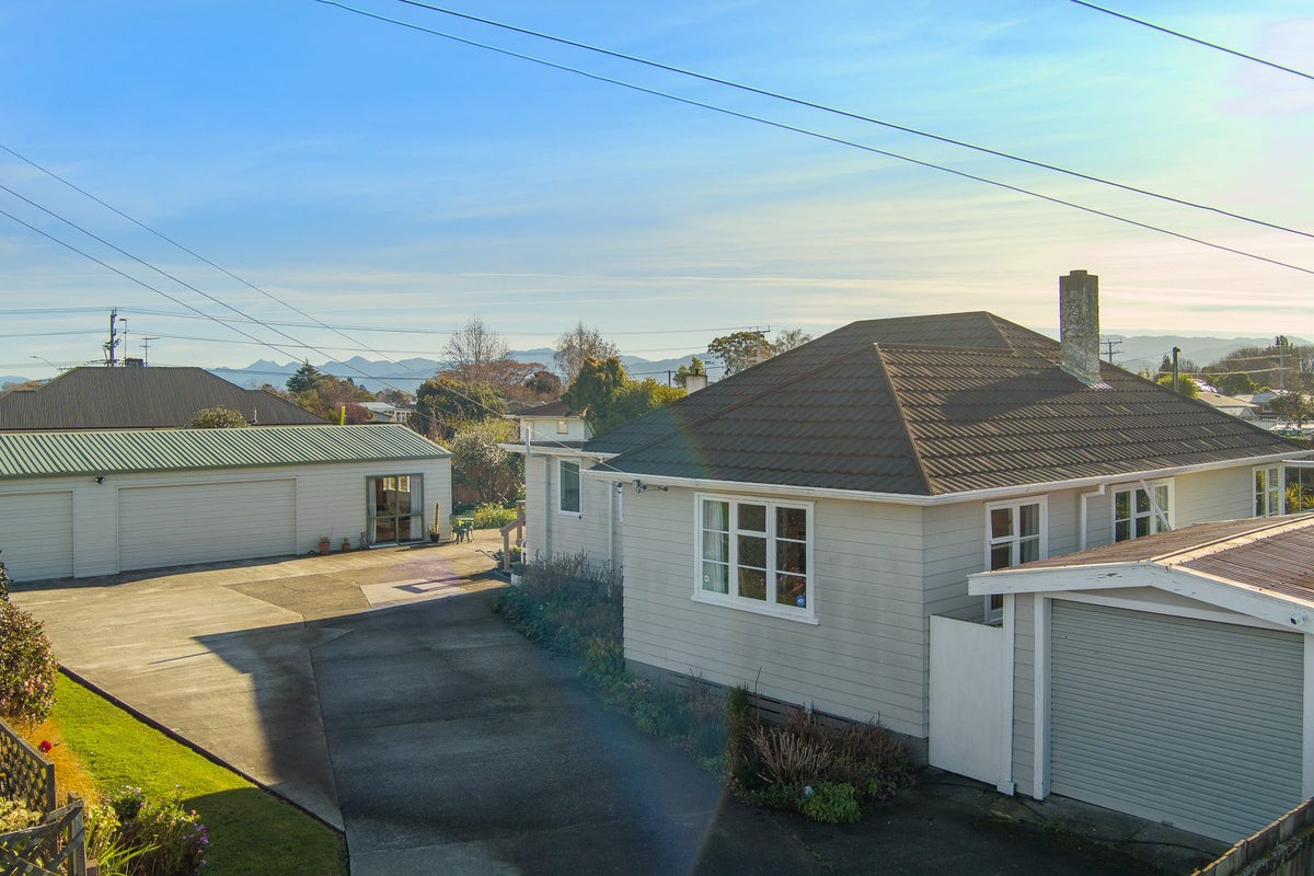 15 Churchill Street, Mayfield, Blenheim - Carousel 33