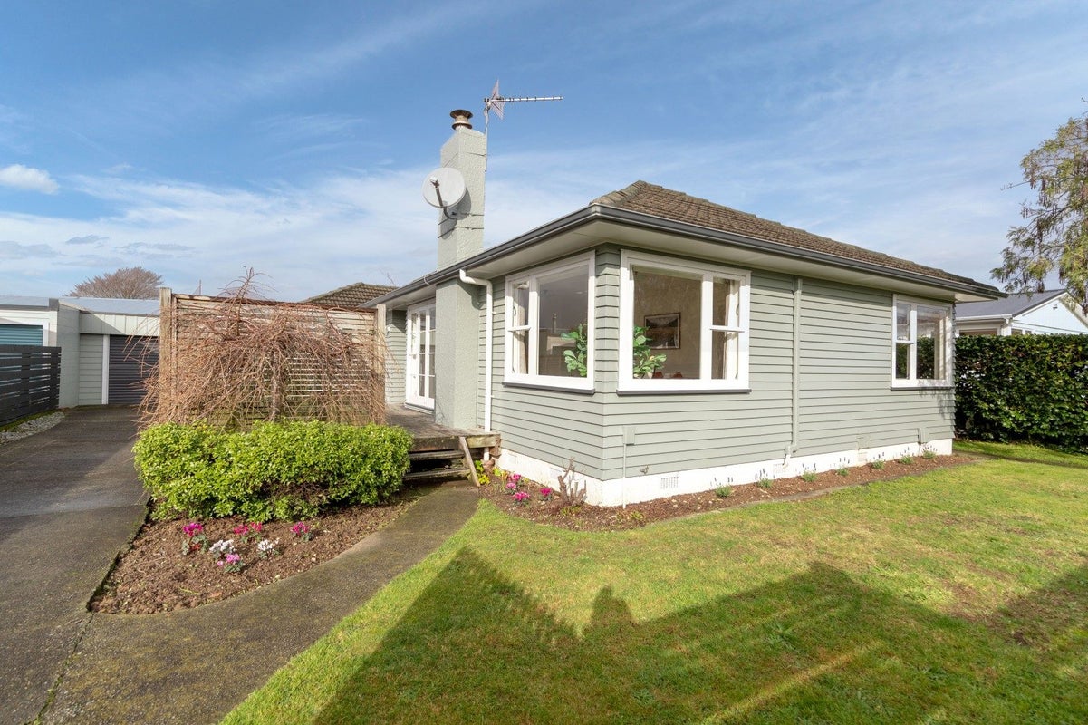 10 Matuku Street, Heretaunga, Upper Hutt - Carousel 1