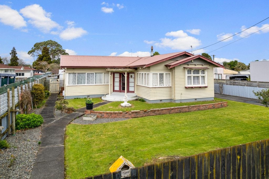 30 Talbot Street, Whanganui East, Whanganui - Carousel 1