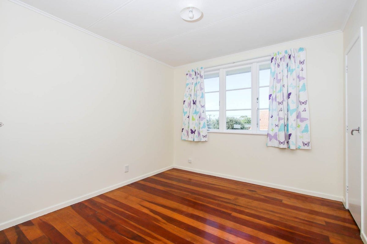 97 Owairaka Avenue, Mount Albert, Auckland - Carousel 7