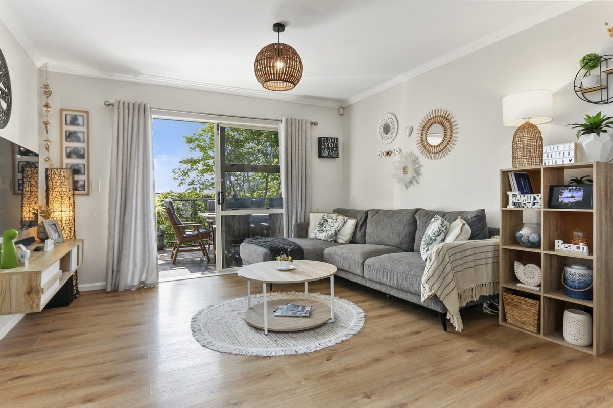 2/130 Sandspit Road, Shelly Park, Auckland - Carousel 2
