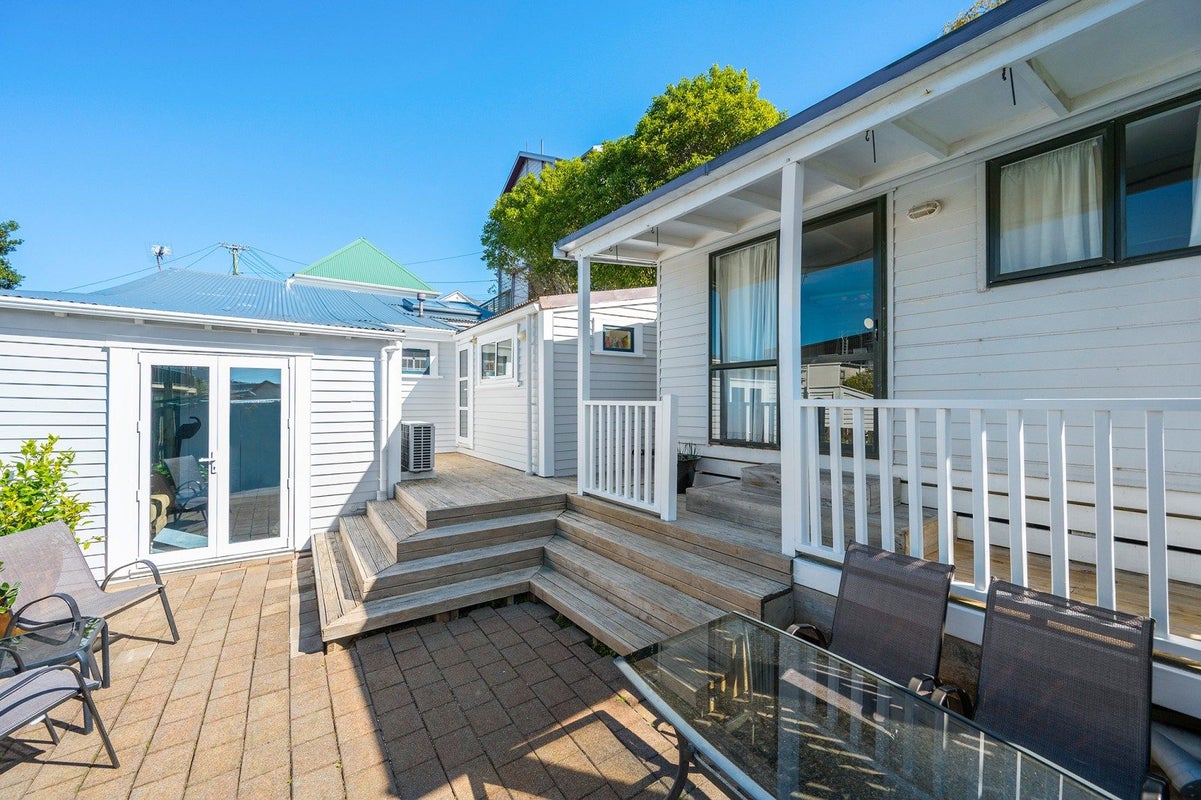 14A Hall Street, Newtown, Wellington - Carousel 1