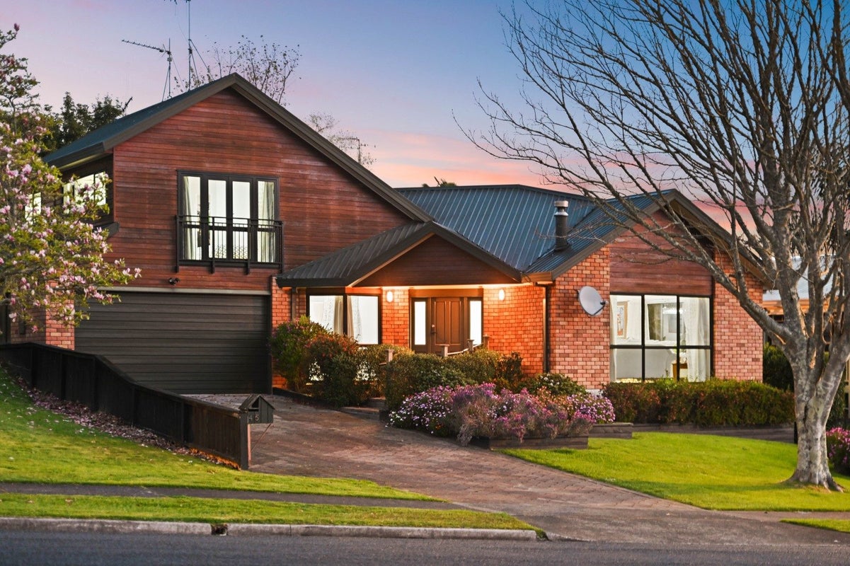 45 Western Heights Drive, Western Heights, Hamilton - Carousel 1