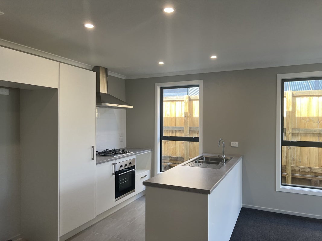 2/221 Baverstock Road, Grandview Heights, Hamilton - Carousel 2
