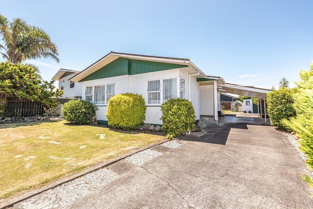 12 Lindsey Crescent, Springvale, Whanganui - Carousel 2