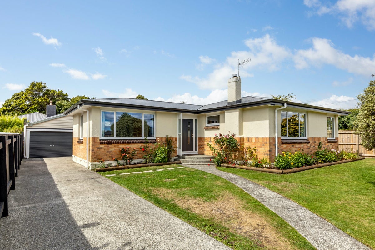 32 Totara Park Road, Clouston Park, Upper Hutt - Carousel 2