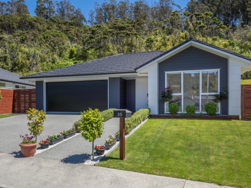35 Banks Boulevard, Whitby, Porirua - Carousel 1