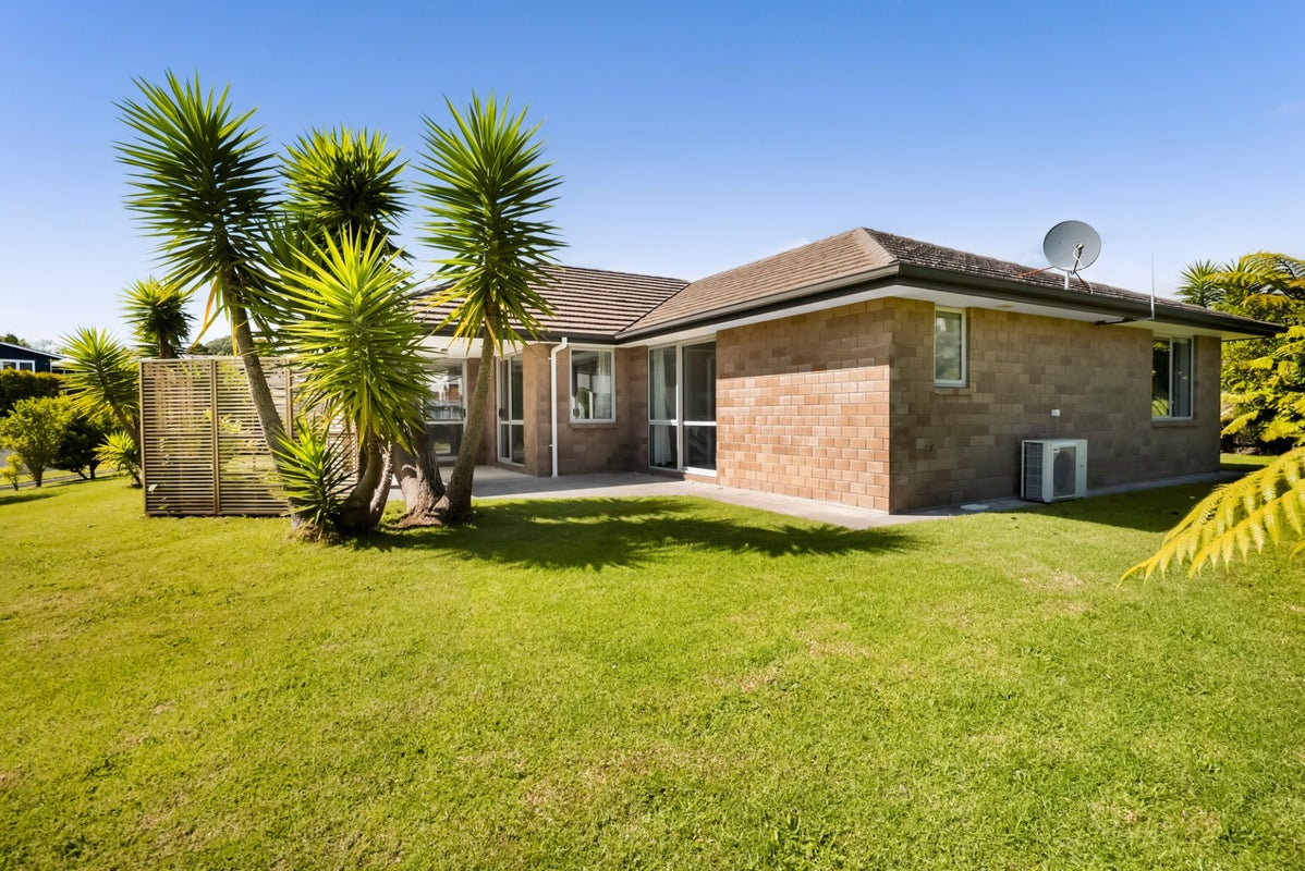 17 Heta Road, Highlands Park, New Plymouth, Taranaki - Carousel 2