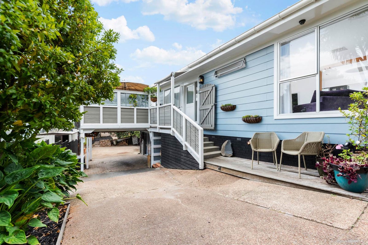 28 Parrs Cross Road, Henderson, Auckland - Carousel 1