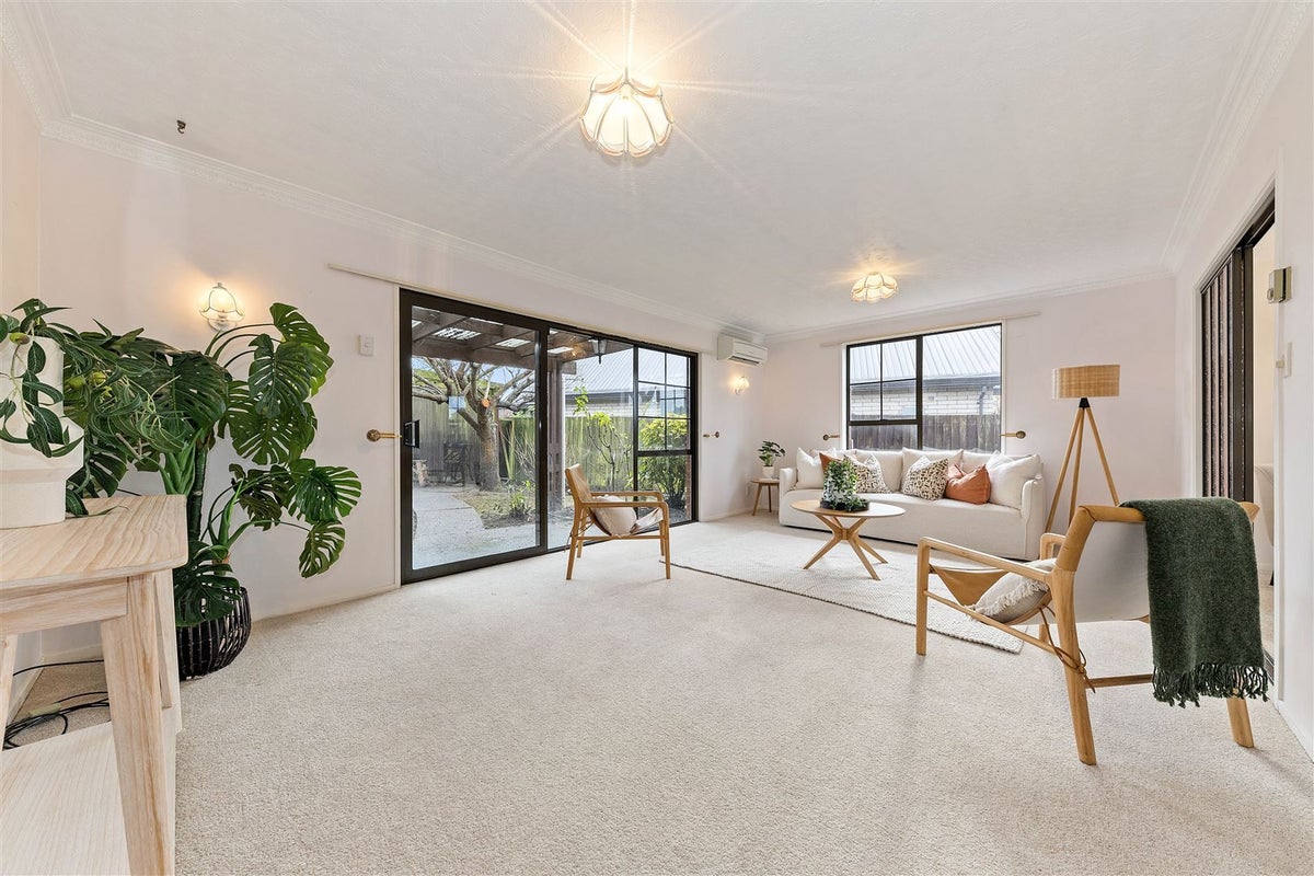 11 Karnak Crescent, Russley, Christchurch - Carousel 2