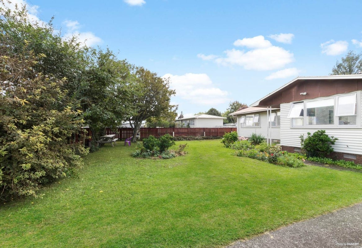 7 Ascot Avenue, Henderson, Auckland - Carousel 1