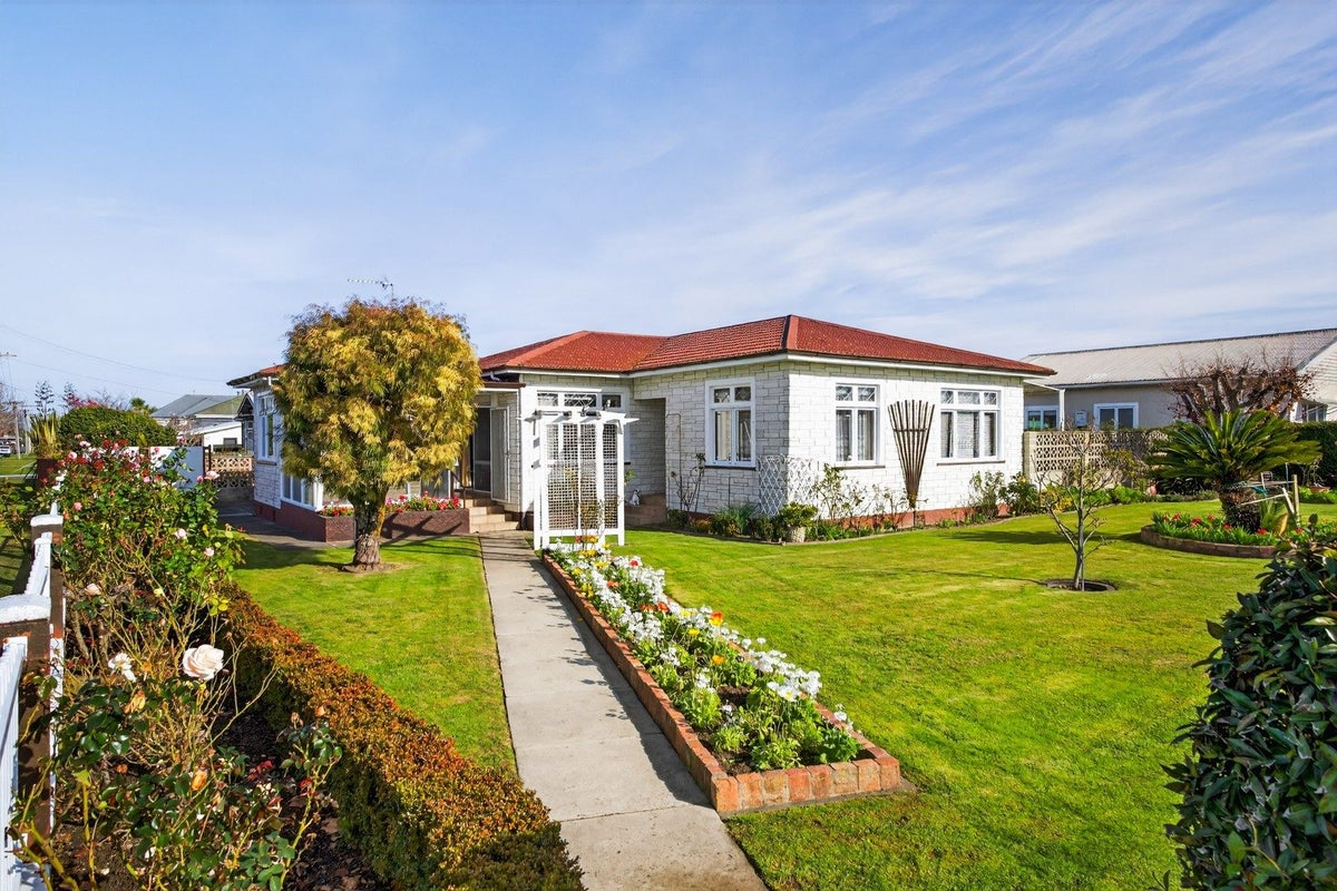 666 Aberdeen Road, Te Hapara, Gisborne - Carousel 1