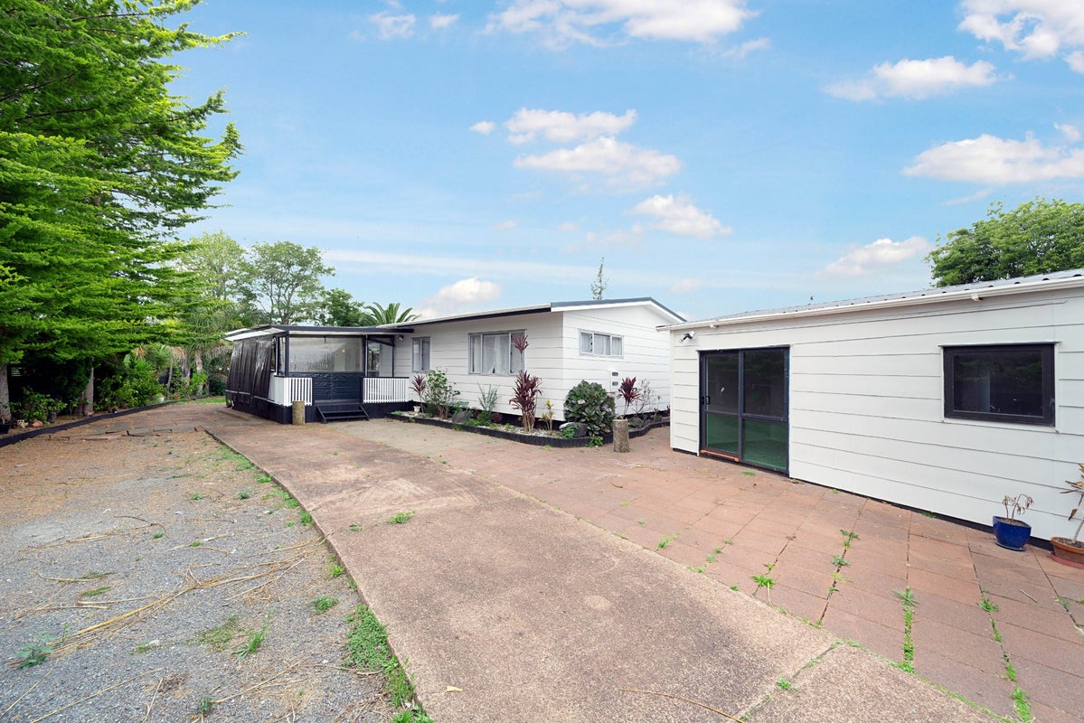 22 Taranui Place, Henderson, Auckland - Carousel 2