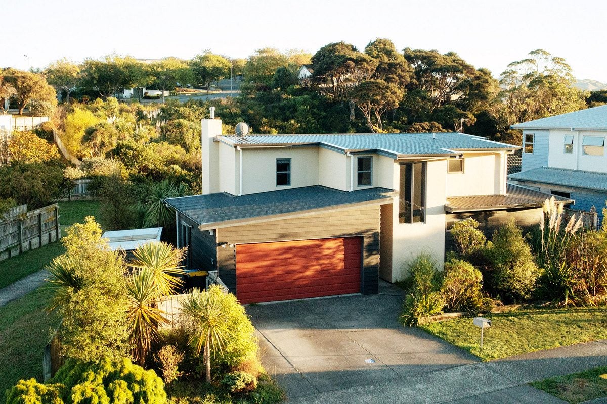 46E Navigation Drive, Whitby, Porirua - Carousel 1
