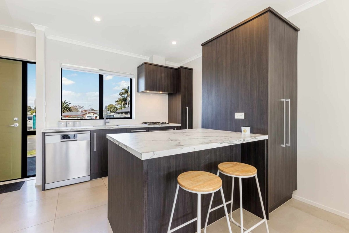 1B Waituarua Drive, Takanini, Auckland - Carousel 2