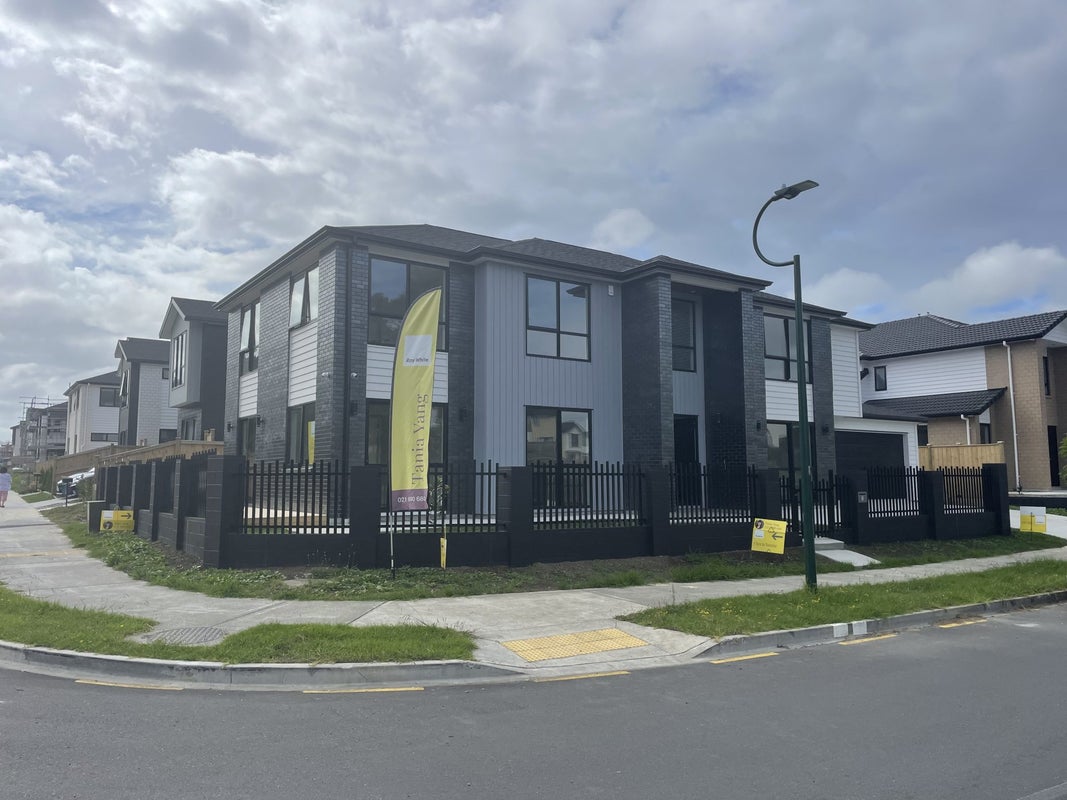 2 Koromeke Street, Flat Bush, Auckland - Carousel 15