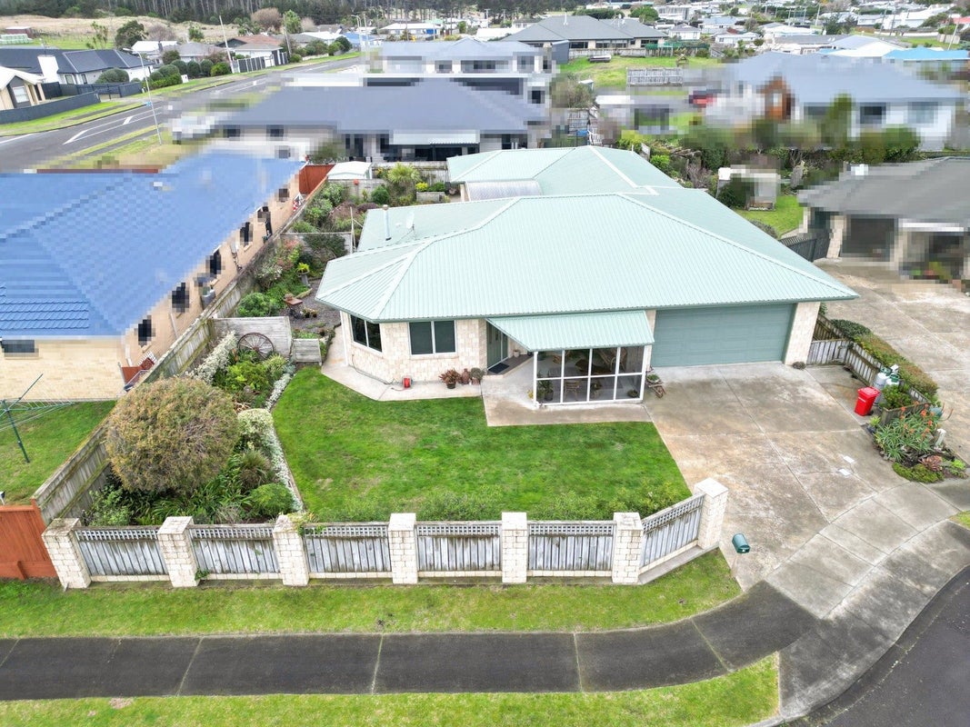 3 Godwit Court, Foxton Beach, Foxton - Carousel 1