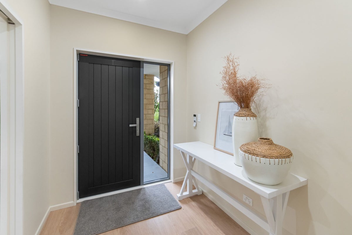 100 McMahon Drive, Aidanfield, Christchurch - Carousel 2