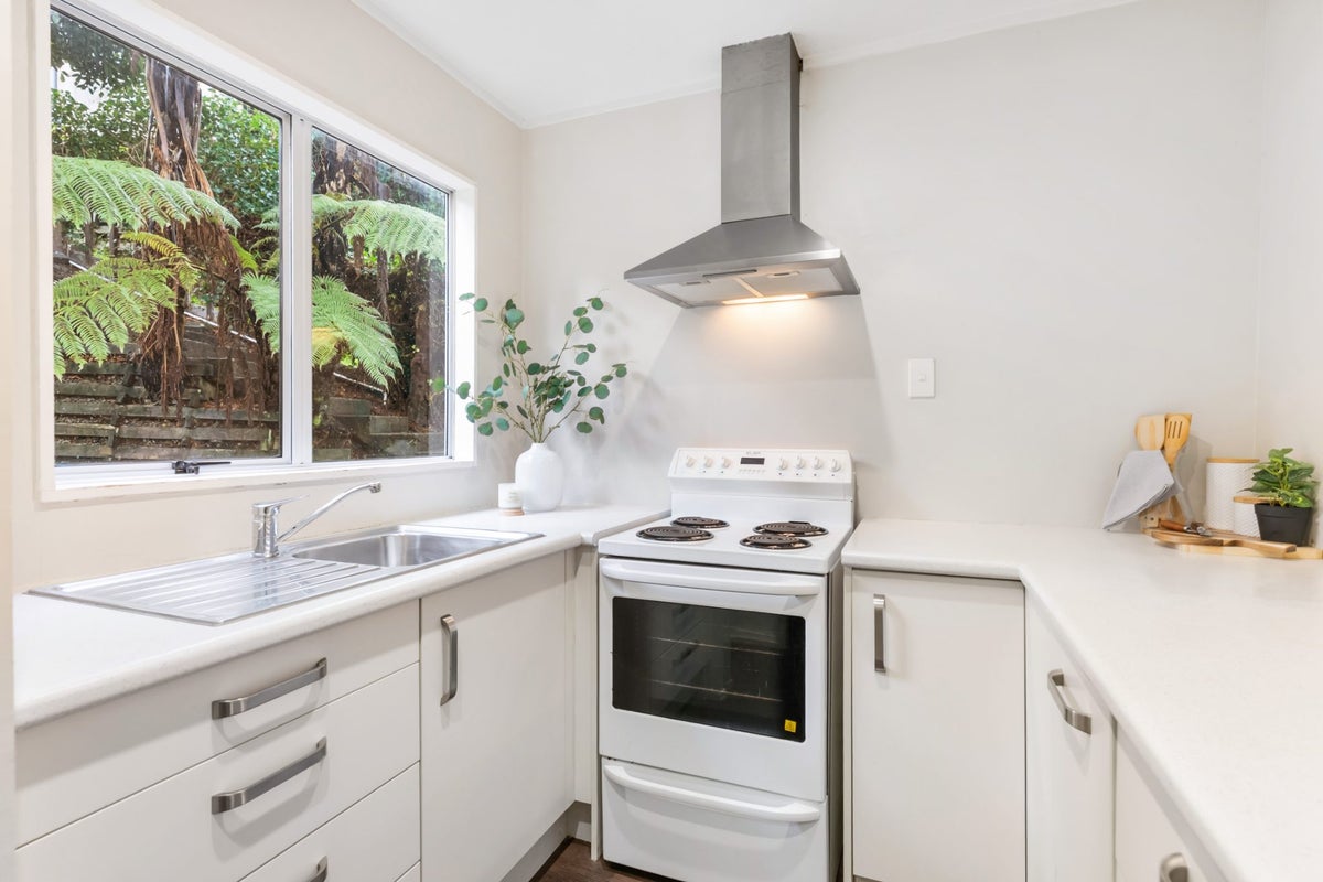 30A Cheltenham Terrace, Newlands, Wellington - Carousel 2