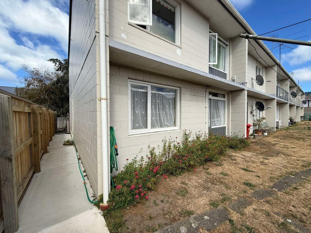 3/35 Campbell TCE, PETONE, LOWER HUTT - Carousel 1