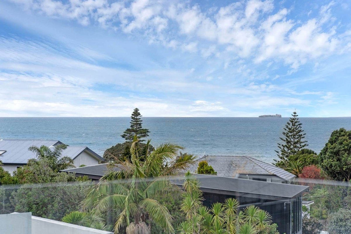 4A Korotaha Terrace, Rothesay Bay, Auckland - Carousel 2