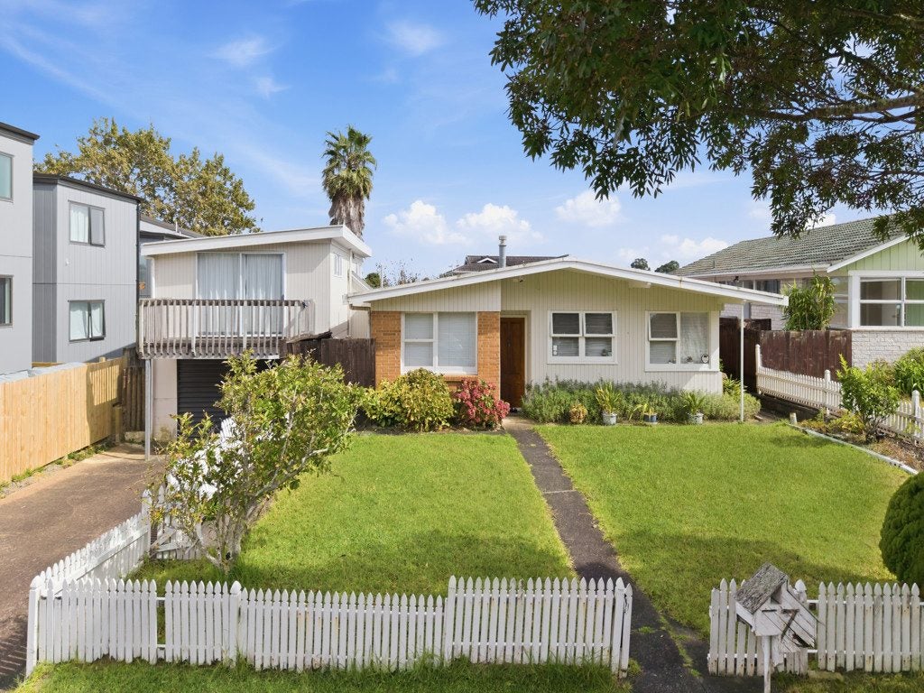 7 Murvale Drive, Bucklands Beach, Auckland - Carousel 2