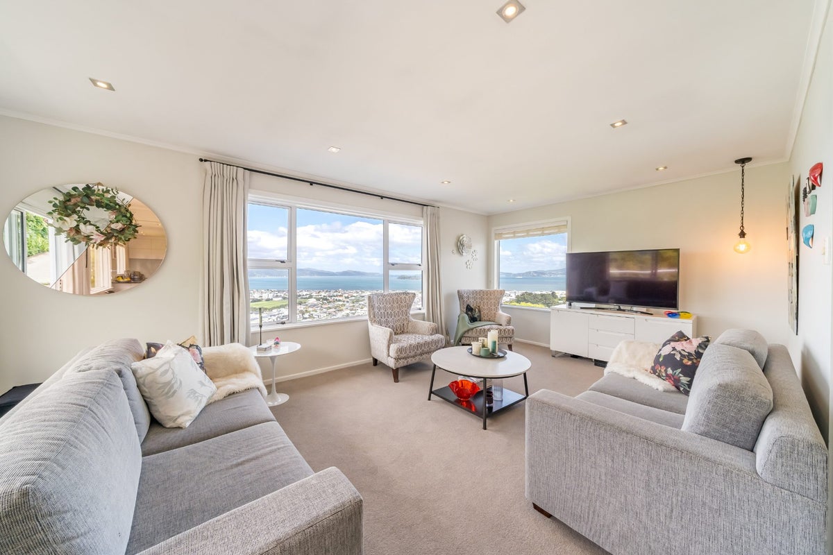 90A Dowse Drive, Maungaraki, Lower Hutt - Carousel 2