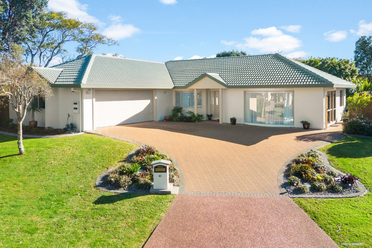 41 Connemara Court, West Harbour, Auckland - Carousel 1