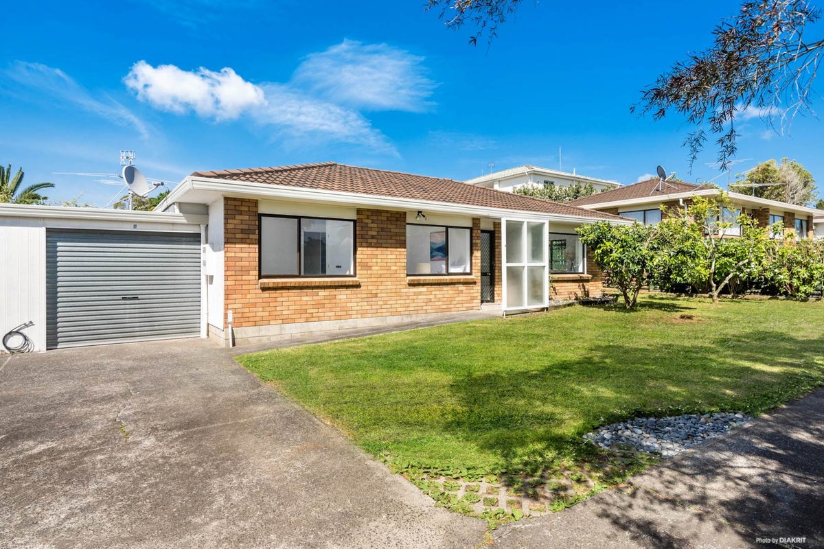 4/17 Queen Mary Avenue, New Lynn, Auckland - Carousel 1