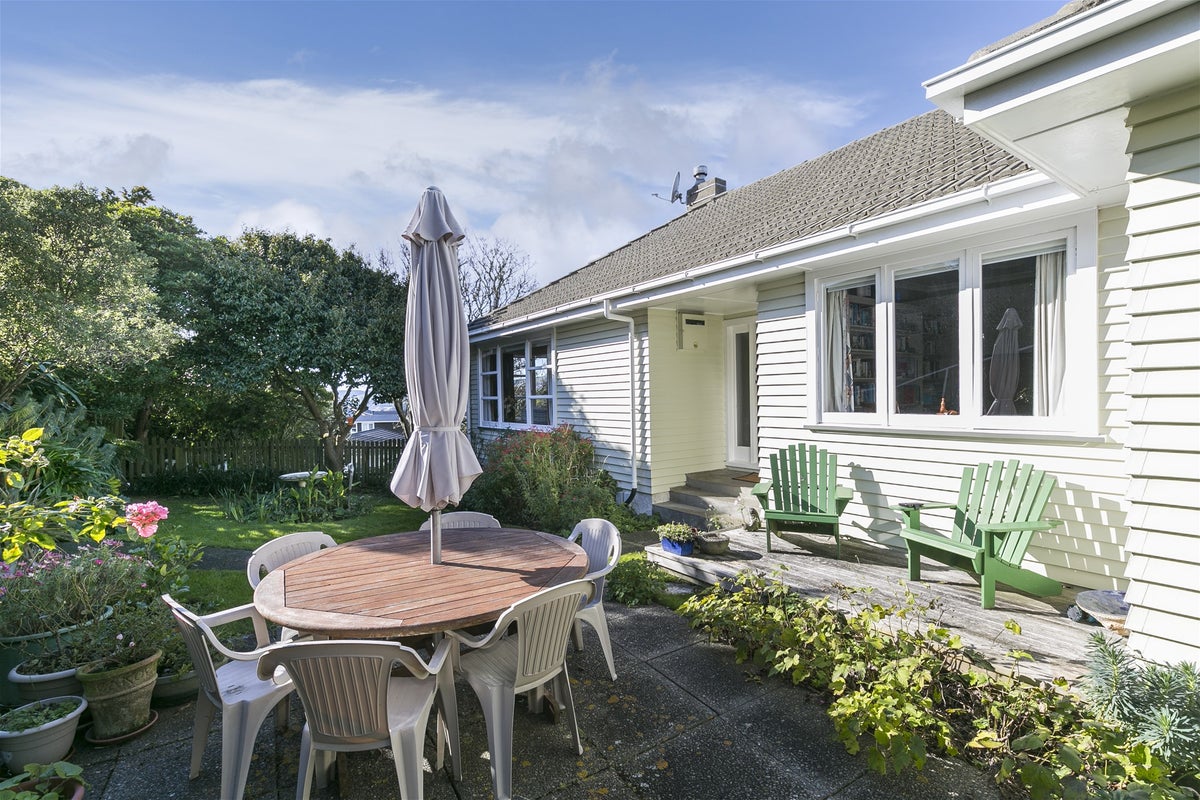 6 Hawtrey Terrace, Johnsonville, Wellington - Carousel 1