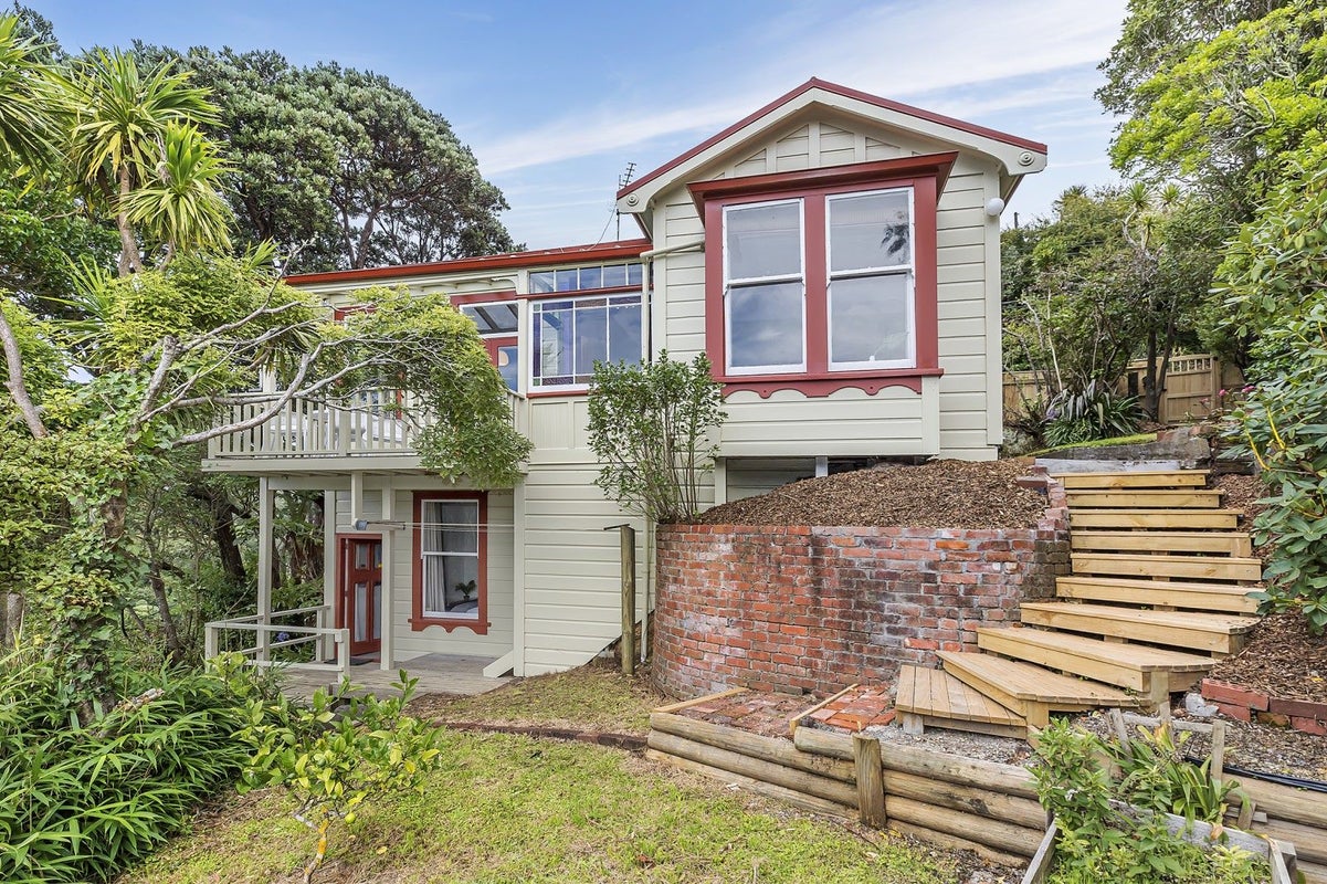 153 Raroa Road, Aro Valley, Wellington - Carousel 1