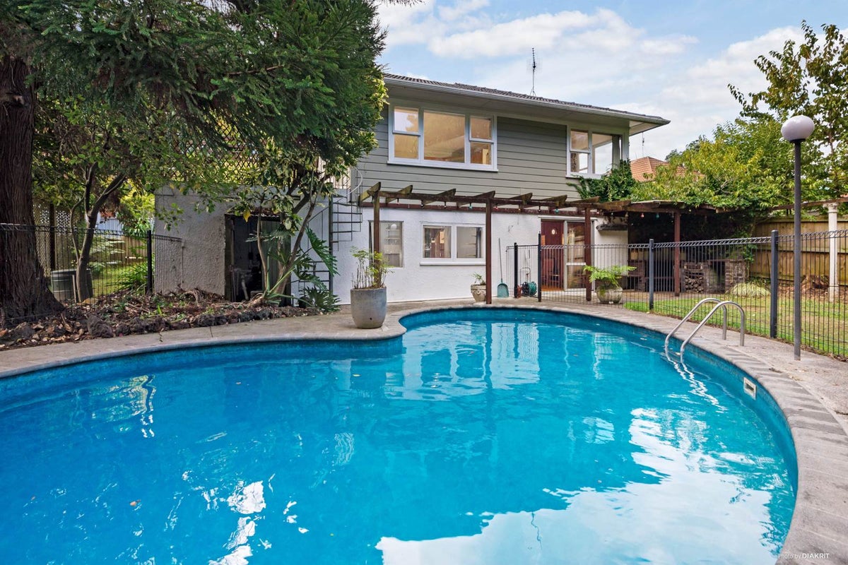 18 Dennis Avenue, Hillpark, Auckland - Carousel 1