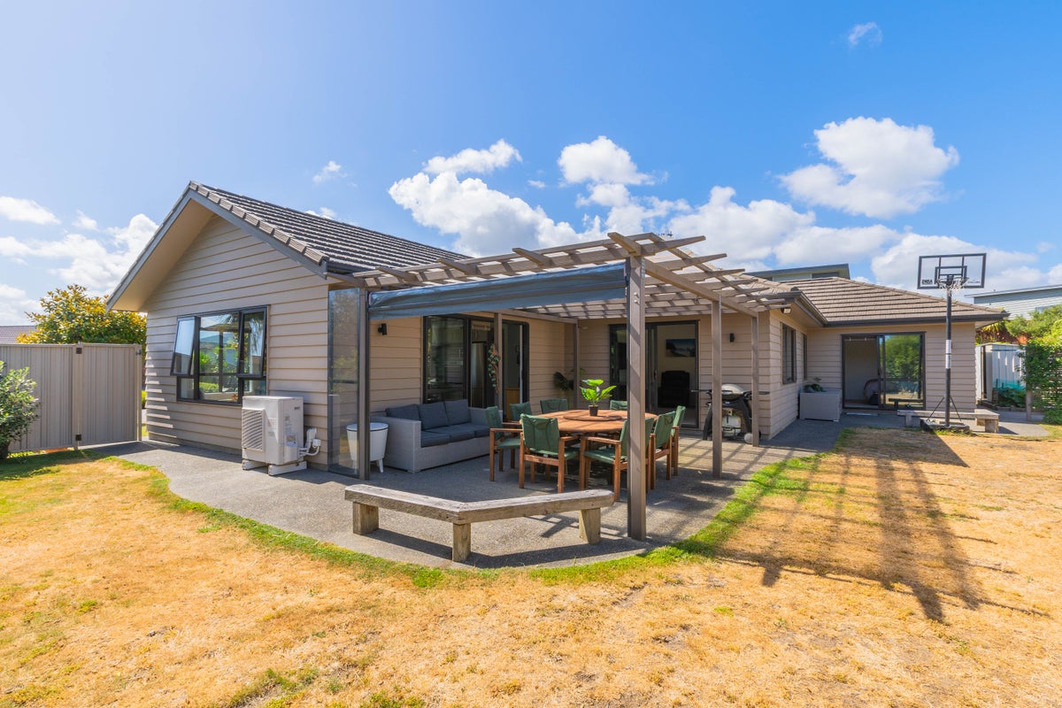38 Simpson Crescent, Raumati Beach, Paraparaumu - Carousel 2