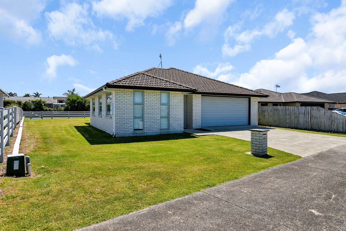 20 Sando Way, One Tree Point - Carousel 1