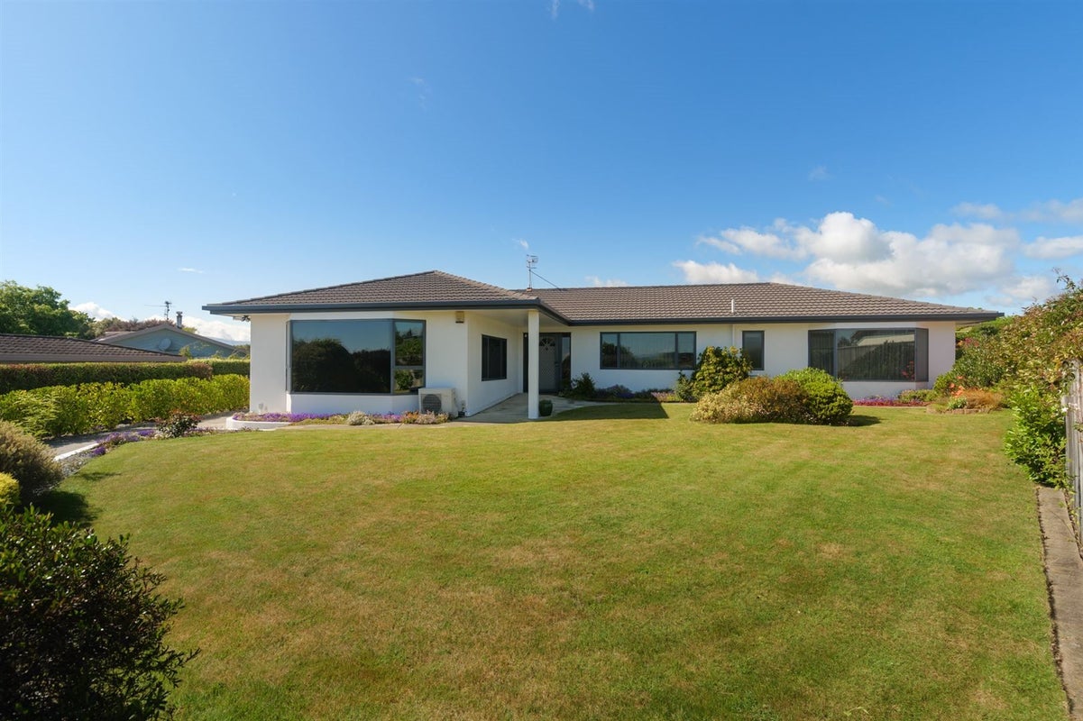 4 James Cross Place, Mapua - Carousel 1