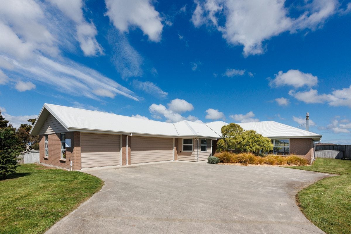 98 Mount Taylor Drive, Feilding, Feilding - Carousel 1