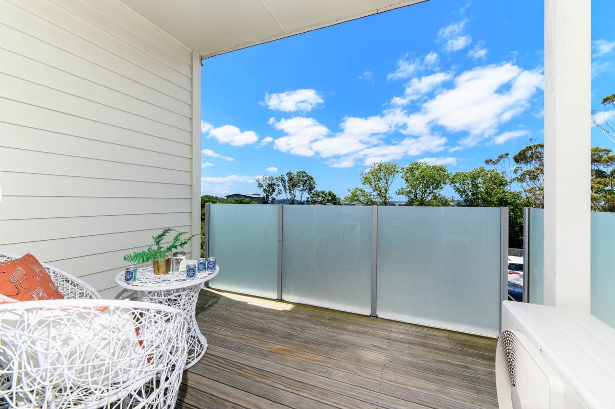 1/147 Albany Highway, Unsworth Heights, Auckland - Carousel 1