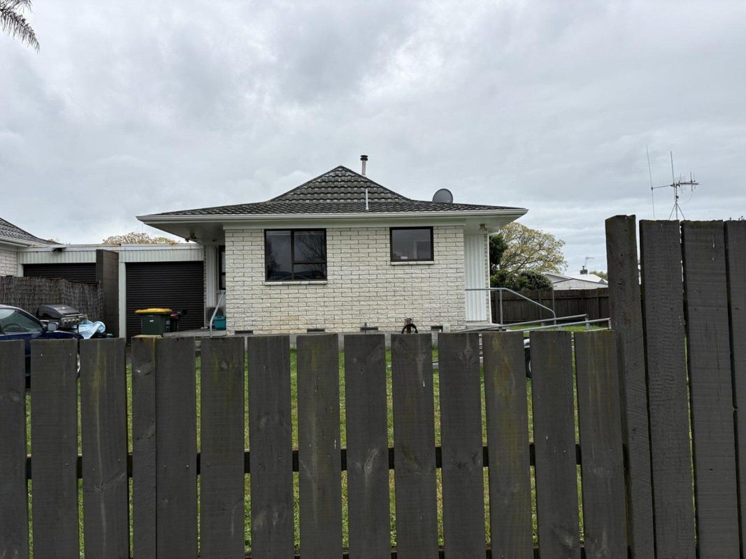 1B Cypress Crescent, Pukete, Hamilton - Carousel 19