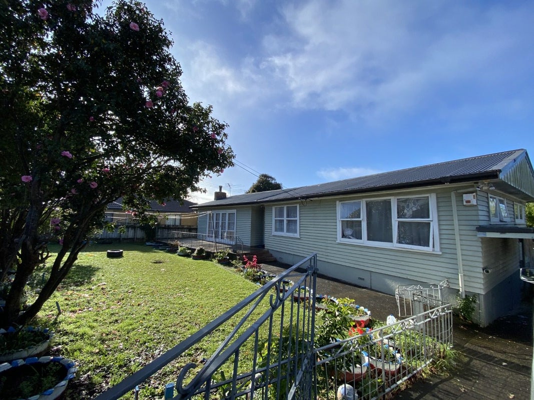 18 Rimu Street, New Lynn, Auckland - Carousel 2