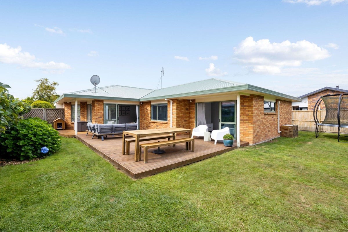93 Spinnaker Drive, Flagstaff, Hamilton - Carousel 1