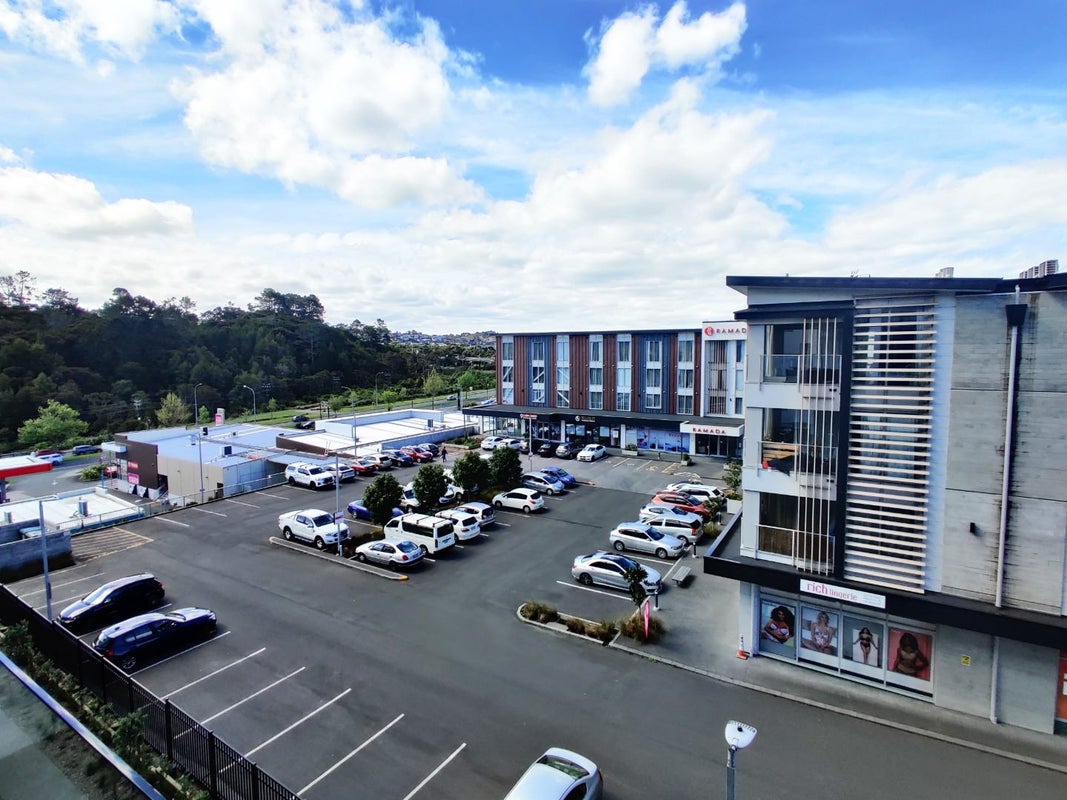 321/3 Kaipiho Lane, Albany, Auckland - Carousel 2