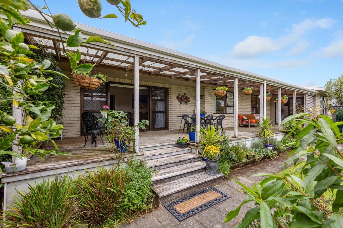 10A Kennedy Place, Merrilands, New Plymouth - Carousel 1