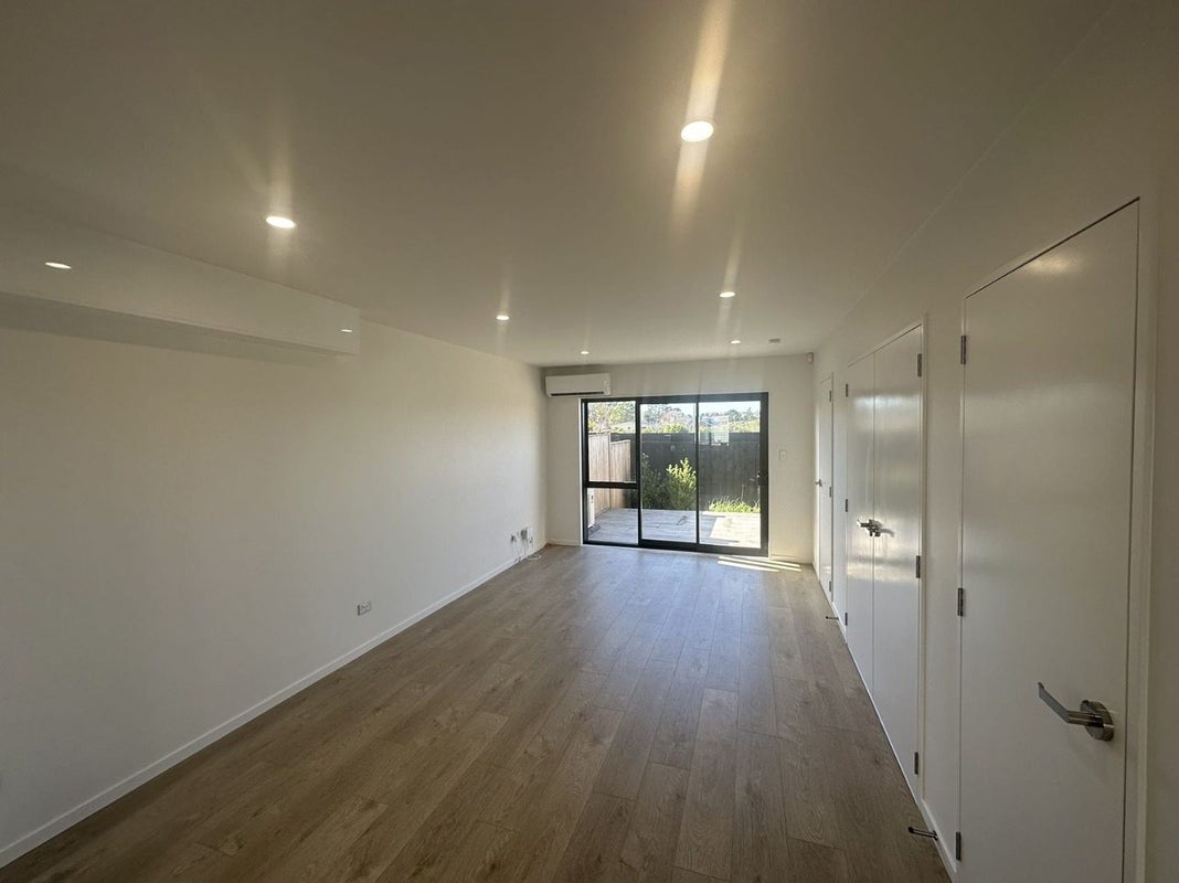 23 Dotterel Place, Westgate, Auckland - Carousel 2