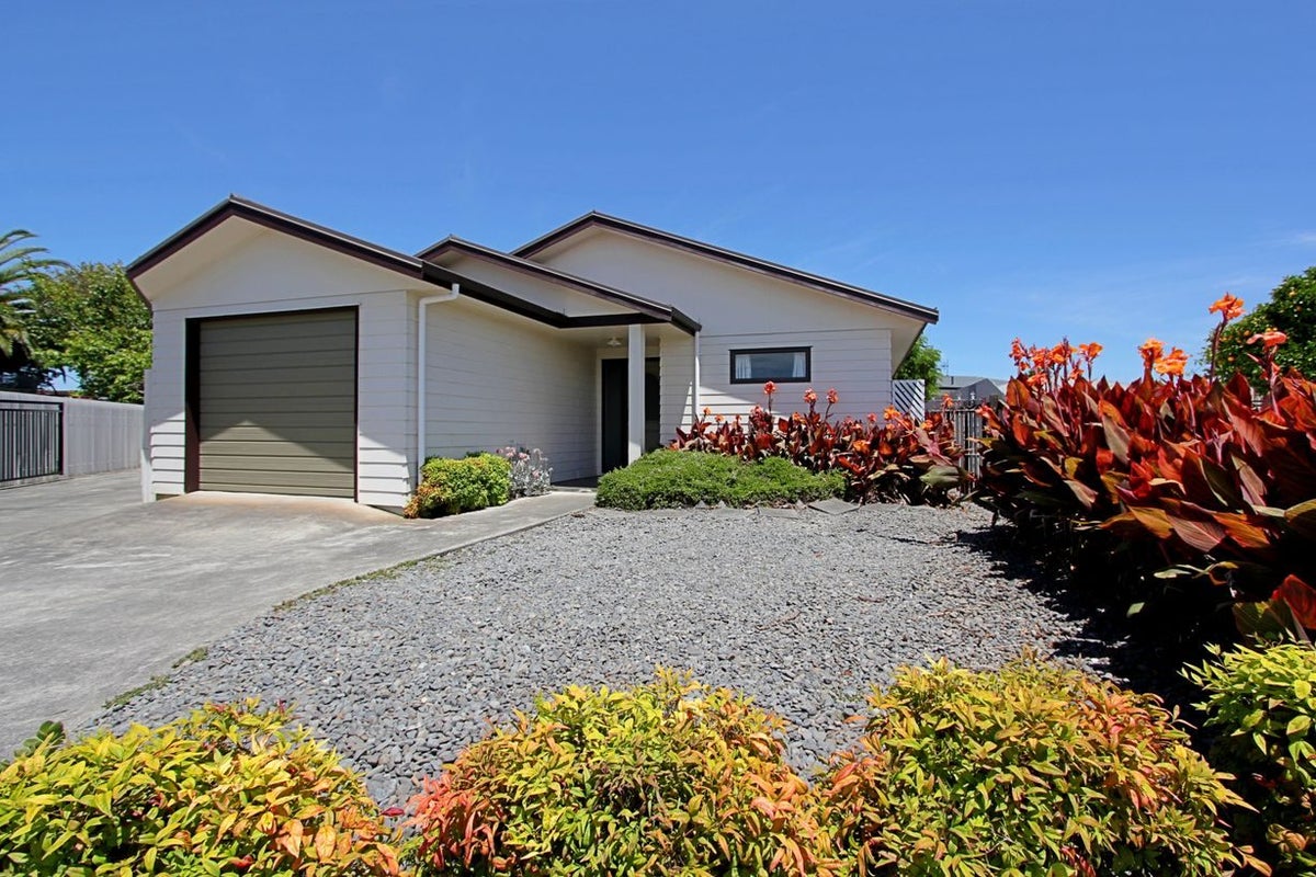 112 Clarence Cox Crescent, Pirimai, Napier - Carousel 1